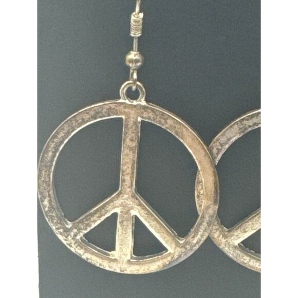 Vintage-Inspired Peace Symbol Dangle Earrings Rustic Metal Finish Boho-Chic - Picture 3 of 4